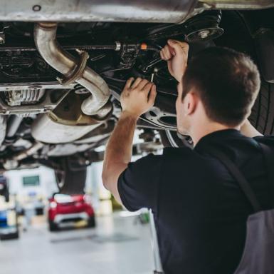 Révision toute marque automobile dans votre garage GLT situé à Thaon