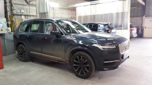 Remplacement d'un pare brise sur un Volvo xc90 par votre garage GLT a Thaon